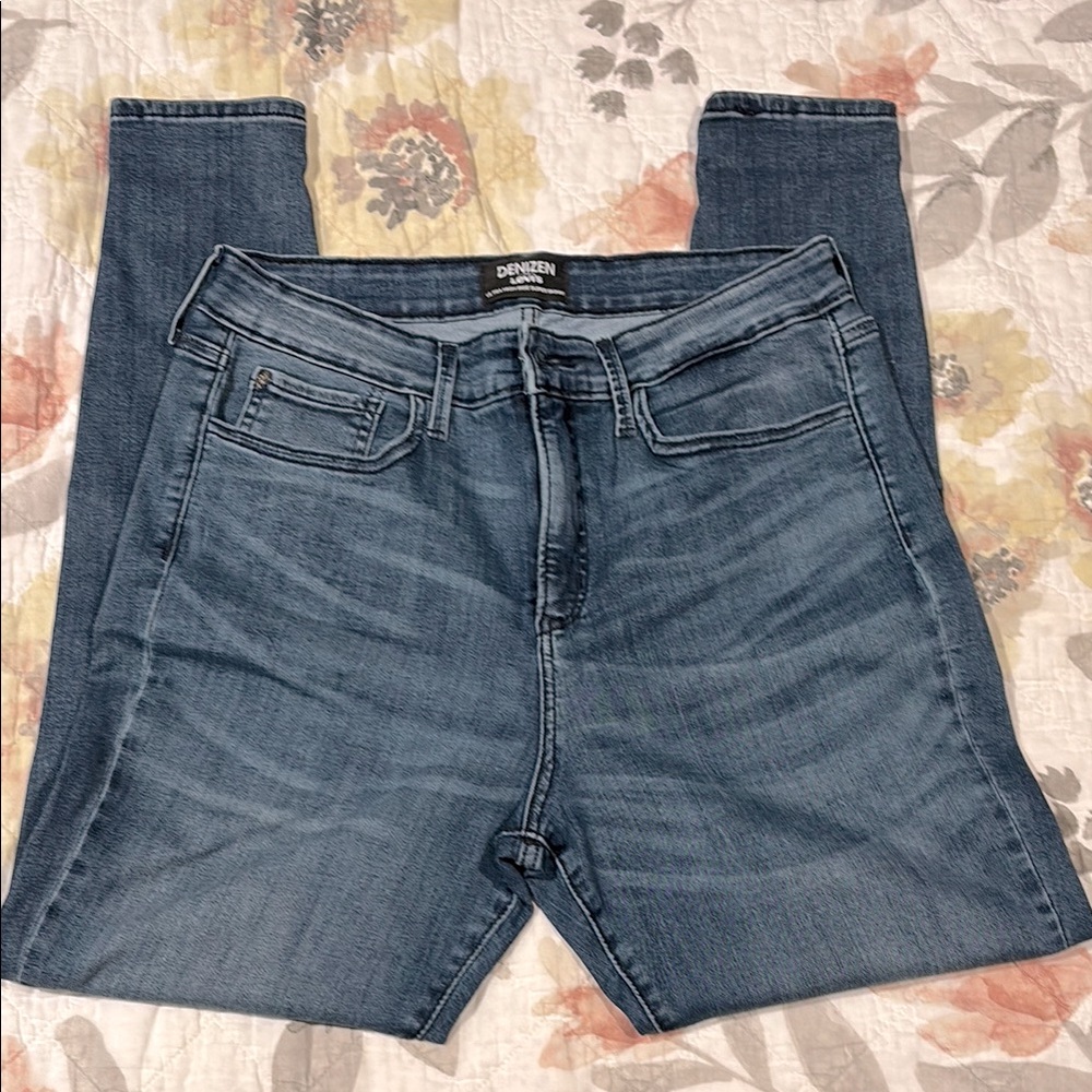 Denizen Blue Jeans. Size 14 - 32W